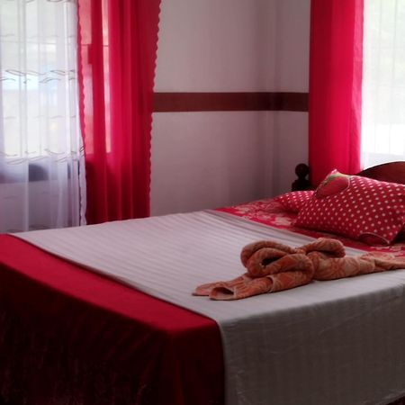 Riverside At Aninuan Accommodation And Food Puerto Galera Ngoại thất bức ảnh